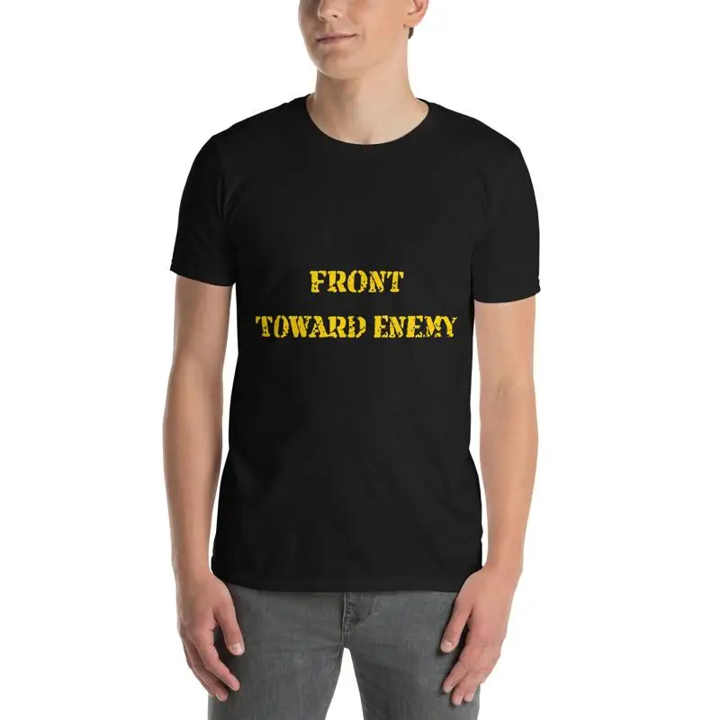 Military Shirt Men - 敵に向かって進む姿を描いた面白い軍事風クレイモア地雷風Tシャツ