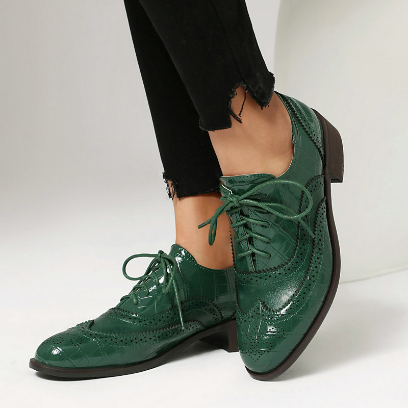 Oxford Shoes Brogue - 女性用ストーンプリントブローグオックスフォードシューズ、パテントレザーウィングチップ、レースアップ、ローブロックヒール、ヴィンテージブリティッシュスタイル、カジュアルオフィスシューズ